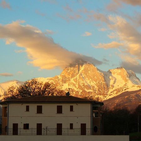Residence Stella Del Gran Sasso Colledara Exteriér fotografie
