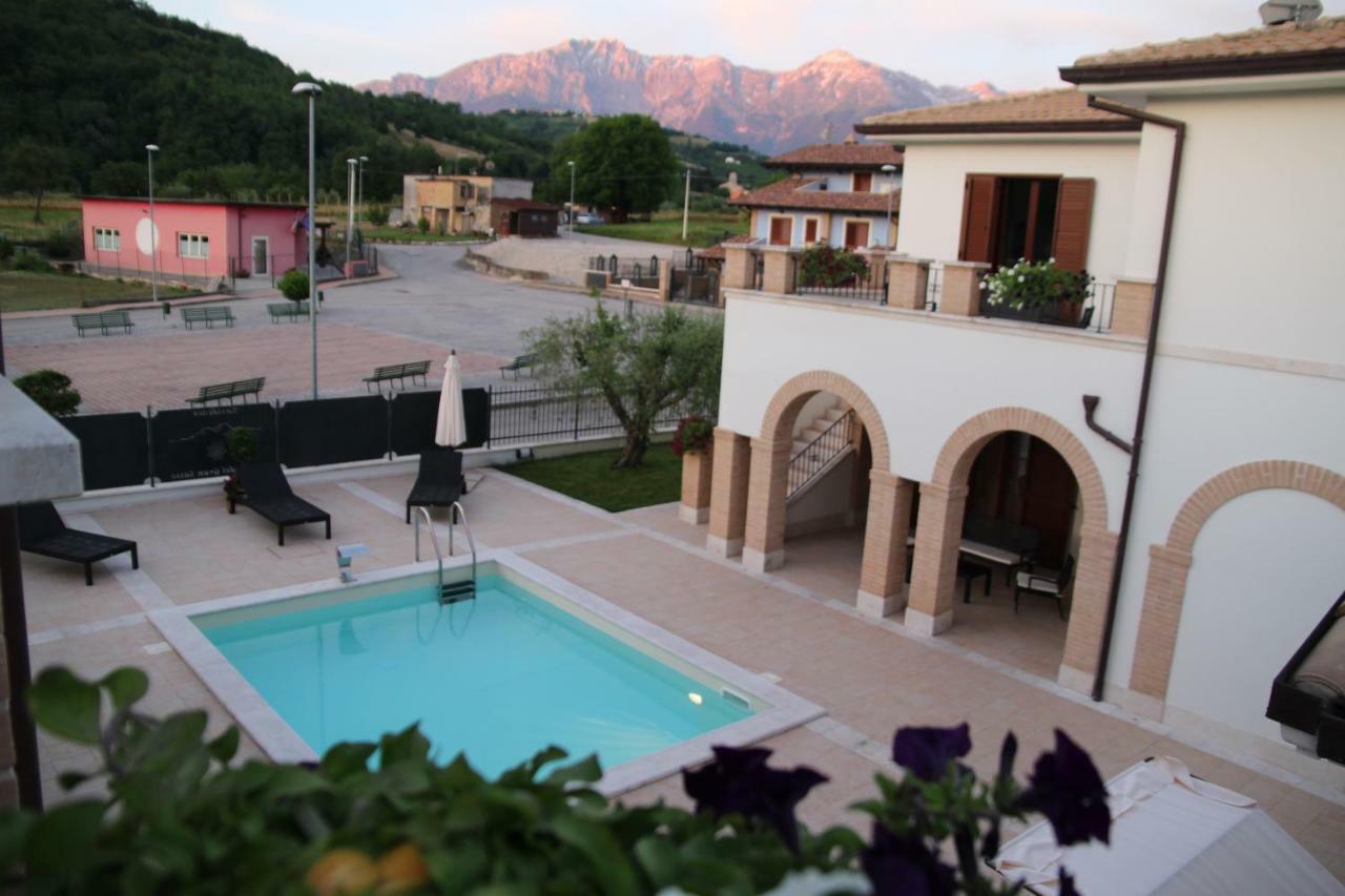 Residence Stella Del Gran Sasso Colledara Exteriér fotografie