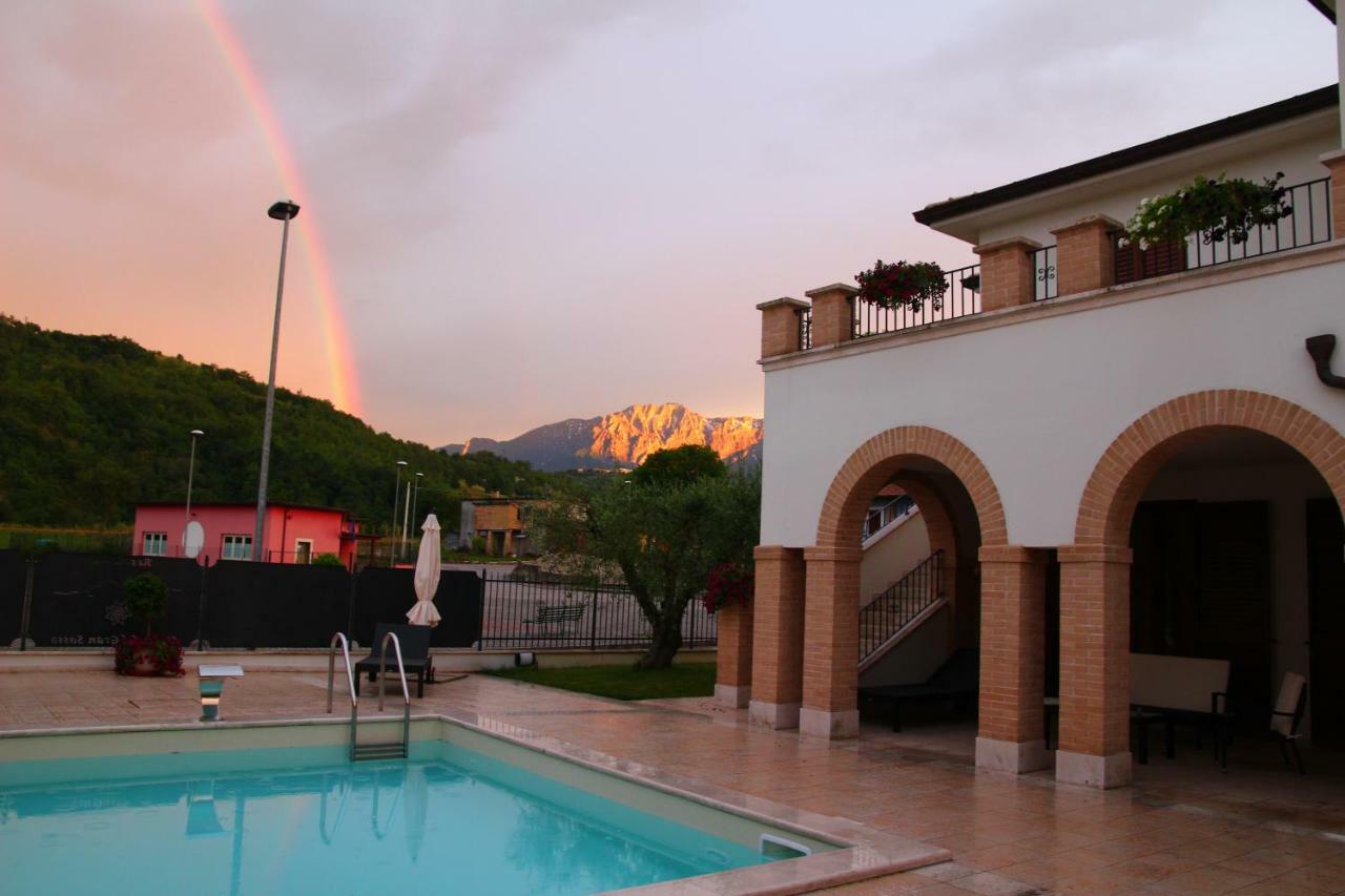 Residence Stella Del Gran Sasso Colledara Exteriér fotografie