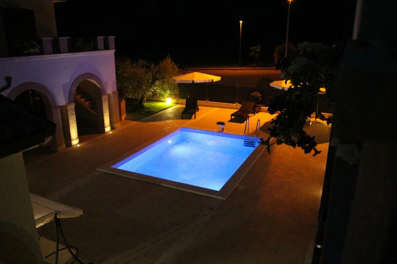 Residence Stella Del Gran Sasso Colledara Exteriér fotografie